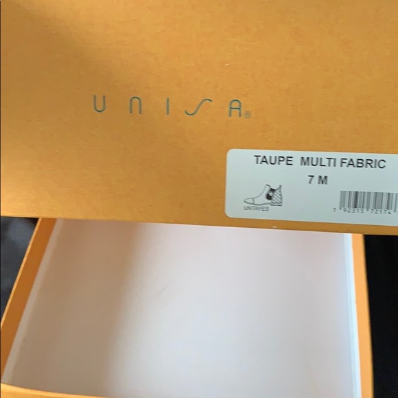 Suede bootie lightly worn - Picture 2 of 4